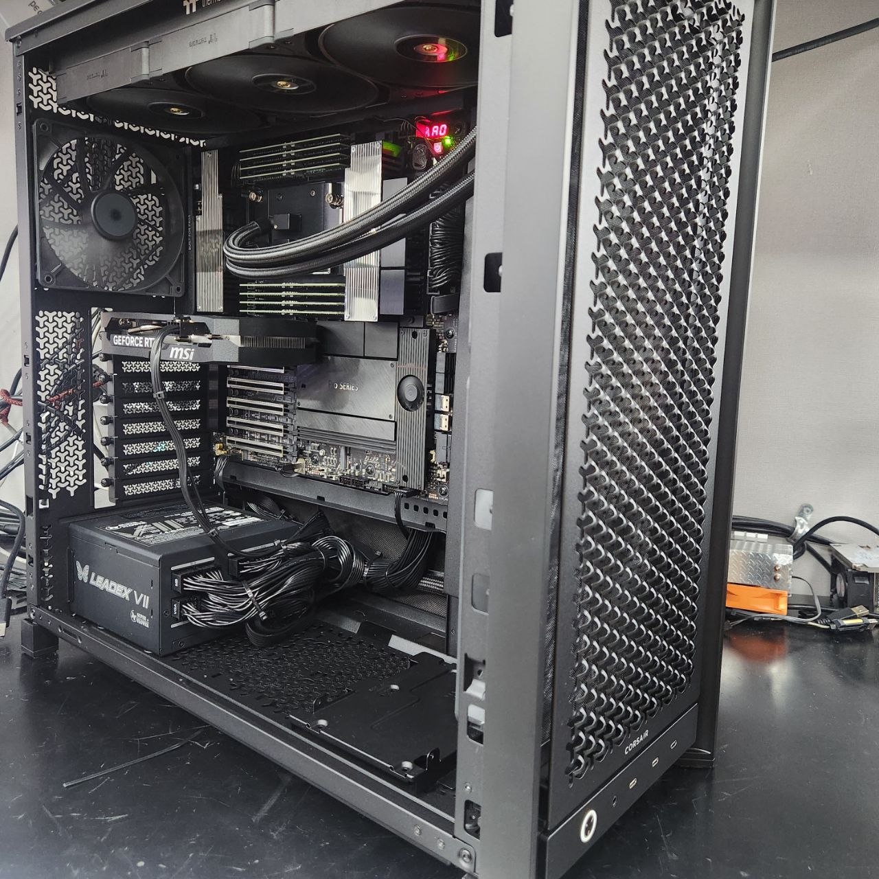 부산 몬스타PC 9975WX 워크스테이션 조립 측면 - CORSAIR FRAME 5000D 워크스테이션 케이스, 케이블 정리, 1년 무상 AS 출고PC