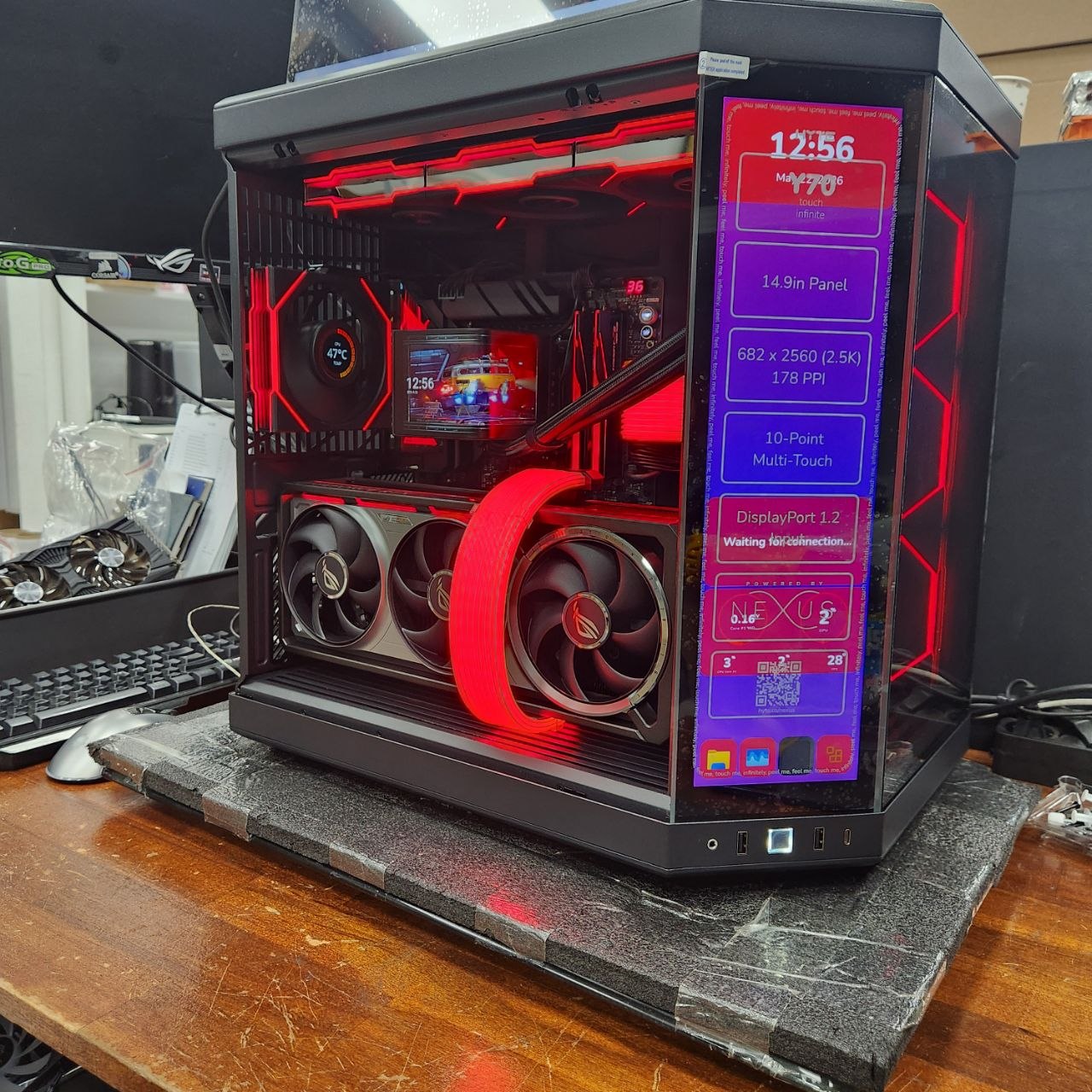 CORSAIR XENEON 엣지 터치스크린 14.5인치 보조 모니터 - 9950X3D RTX 5090 블랙 하이엔드 PC 세트