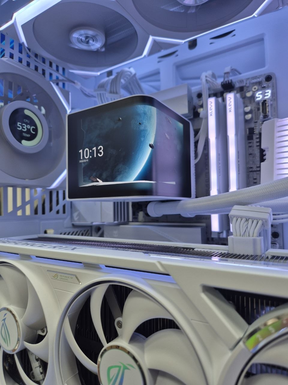 ASUS ROG Astral RTX 5090 화이트 그래픽카드