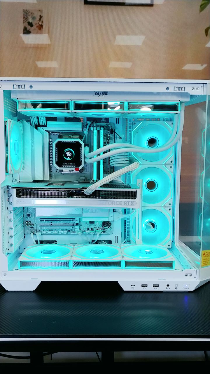 화이트 게이밍PC 본체