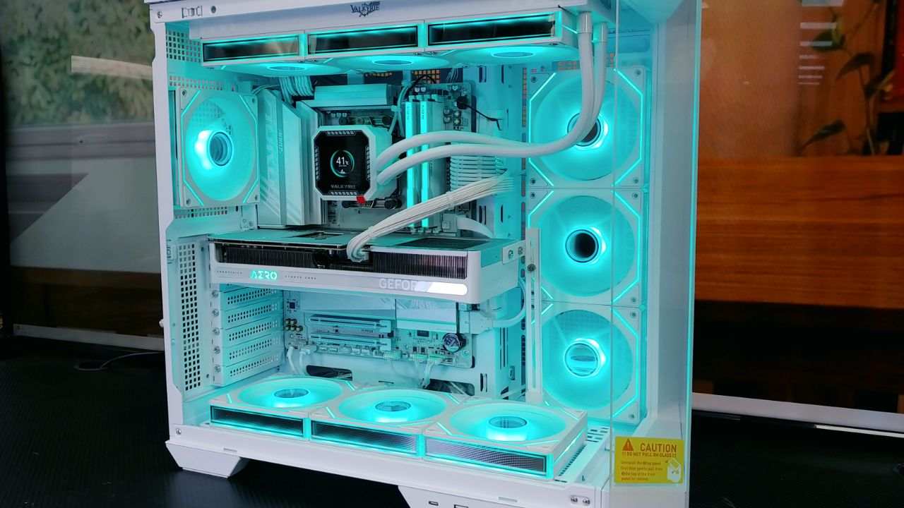 화이트 게이밍PC 본체