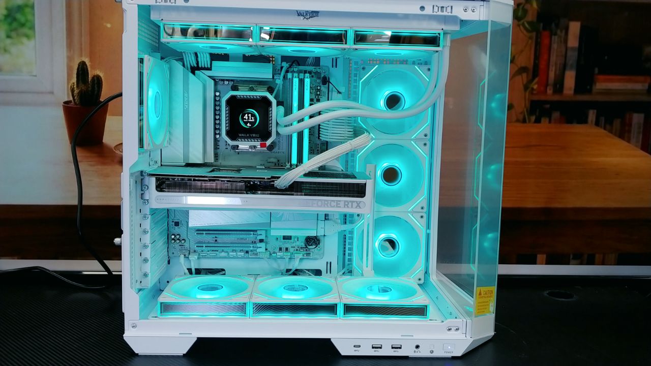 화이트 게이밍PC 본체