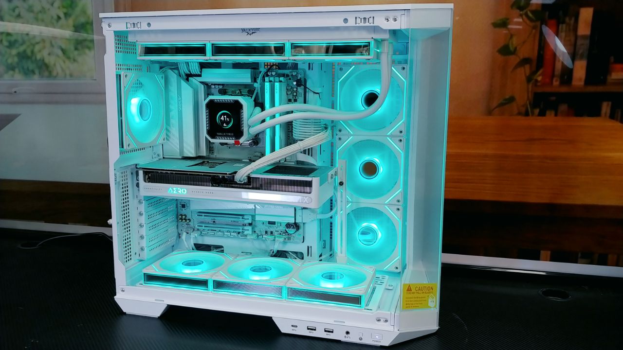 화이트 게이밍PC 본체