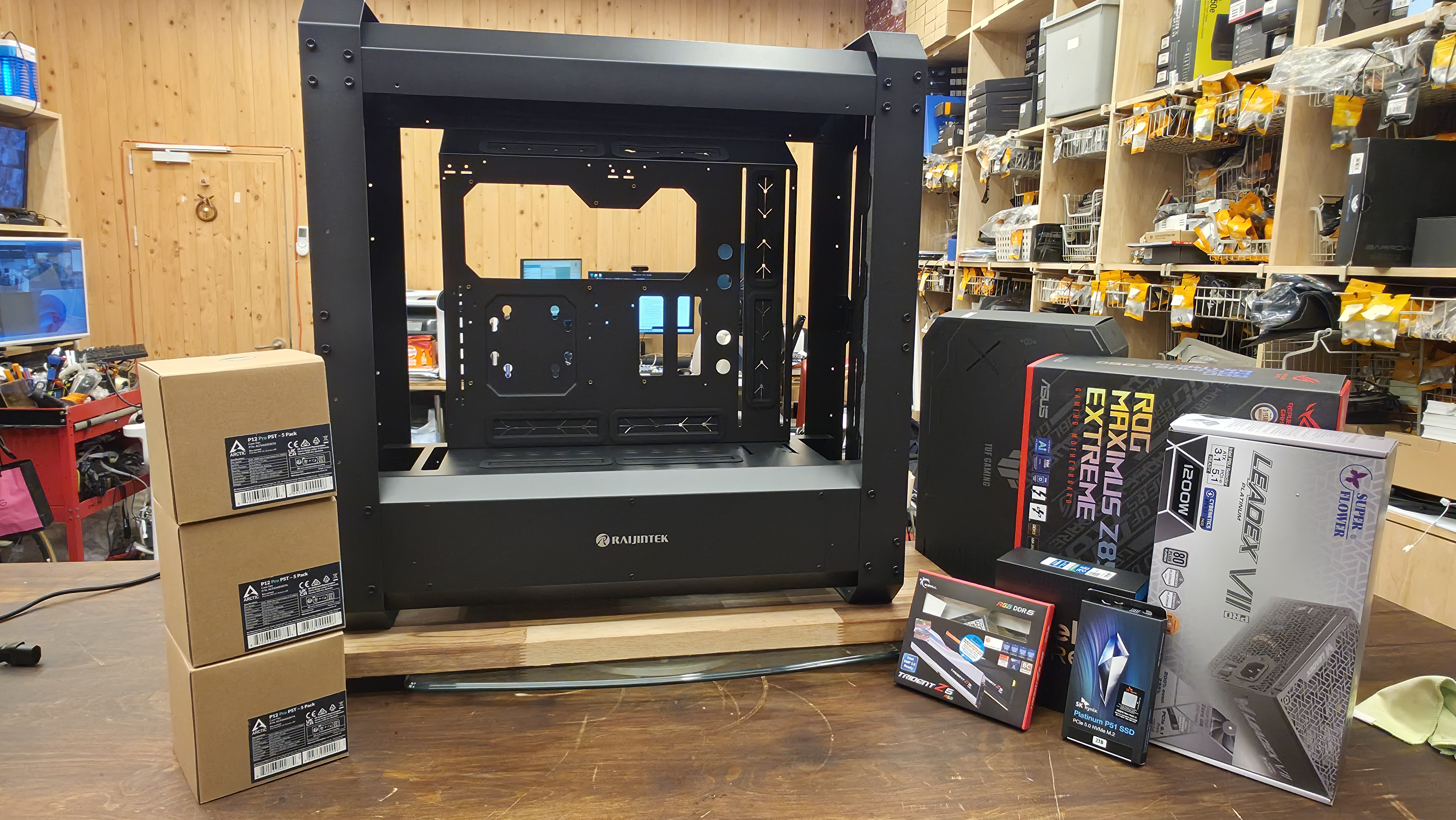 ROG MAXIMUS Z890 EXTREME 메인보드 G.SKILL DDR5 64GB SK하이닉스 P51 2TB - 285K RTX 5090 전체 부품 구성